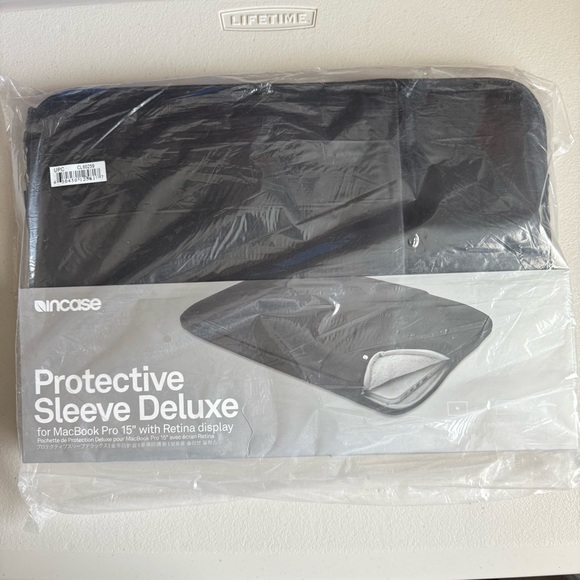 Incase Gray Protective Sleeve Deluxe for MacBook Pro 15" - Picture 1 of 6
